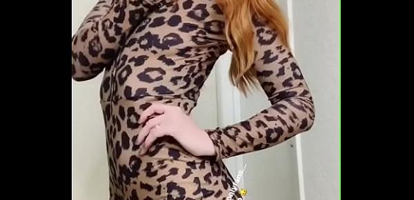  Mujer sexy con ropa de animal print